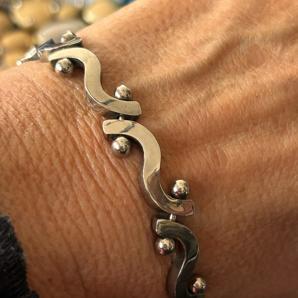 Beautiful Sterling silver zigzag bracelet